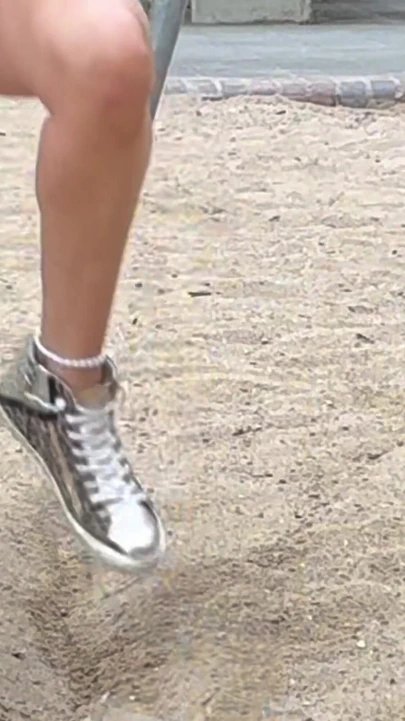 Anlamsız yürüyüş - çiş ile | Klip 3