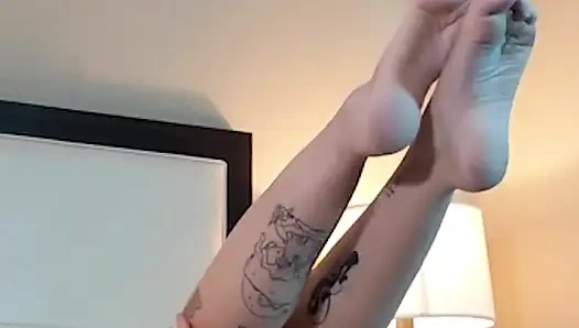 Minyon dövmeli genç kızın amını yalıyor - derleme 4