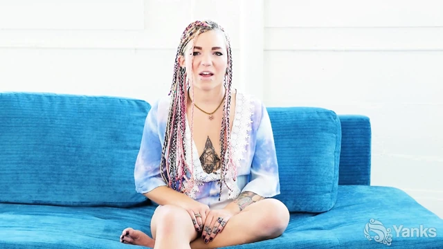 Pixie Lehaj amını yağlıyor