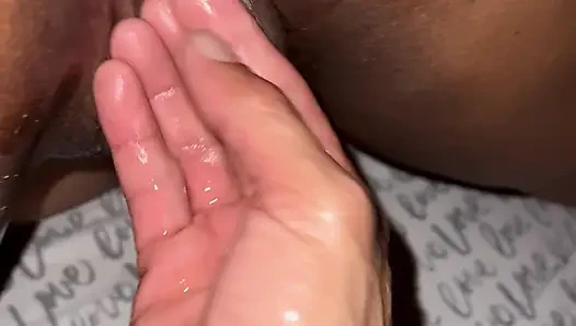 Karım ıslak amında tam elimi seviyor