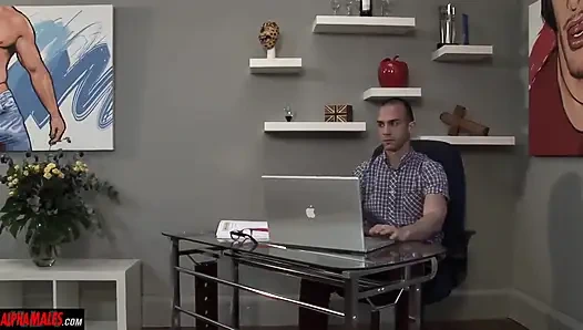 Alfamales - kurye taşaklarını boşaltıyor