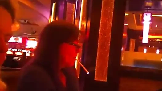 eşimin arkadaşı sigara içiyor