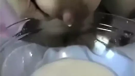 Kovboy kızım bana sütünü veriyor