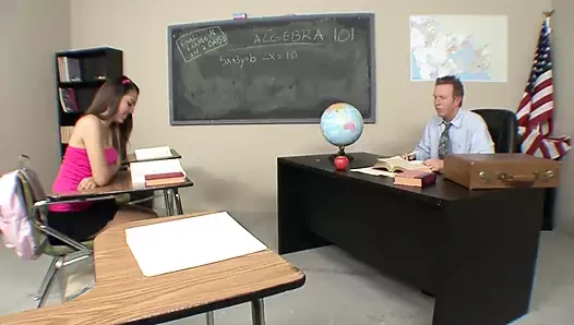 Nadia Noel'e öğretmeni dokunuyor