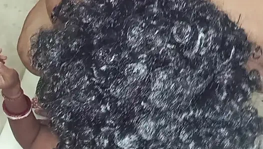 Azgın desi çift tatmin olana ve karnına kısa boşalana kadar emiyor ve sikişiyor