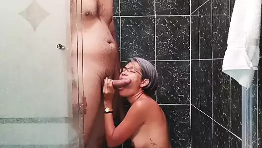 bothering my sexy stepsister, how delicious she is - Porn in Spanish.