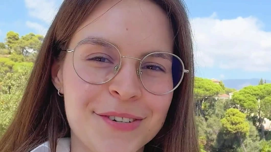 Ersties - Daniela en sevdiği ersties modeline mastürbasyon yapıyor