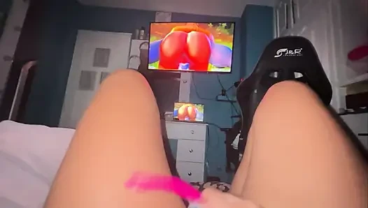 Watching hentai porn heats her up a lot, her pussy we want the one in the can