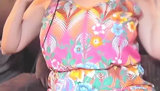 Karım amını ve büyük göğüslerini gösteriyor