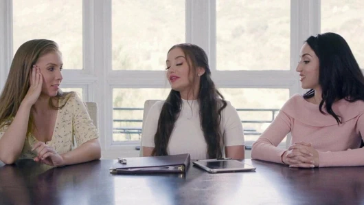 Müstakbel gelinler sırayla düğün planlayıcılarını sikiyor