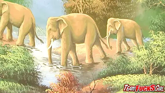 Sarışın orta yaşlı seksi kadın joclyn stone üç azgın adamla sikişiyor