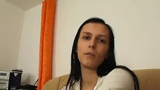 Esmer güzel bakış açısıyla sakso çekmeden önce mastürbasyon yapıyor