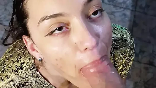 Arjantinli sürtük büyük şişman bir yarağı yutuyor