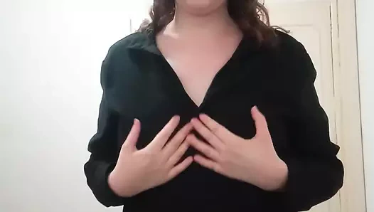 Patronum terfi için göğüslerimin bir videosunu istiyor