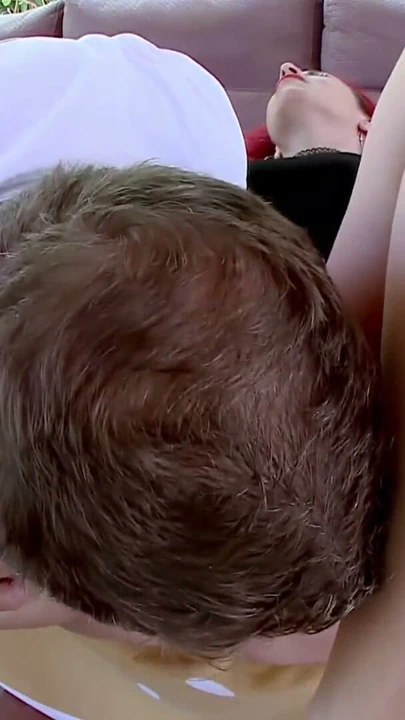 Orta yaşlı seksi kadın olan küçük İspanyol sürtük Tania Genç'in dönüşü | Klip 2
