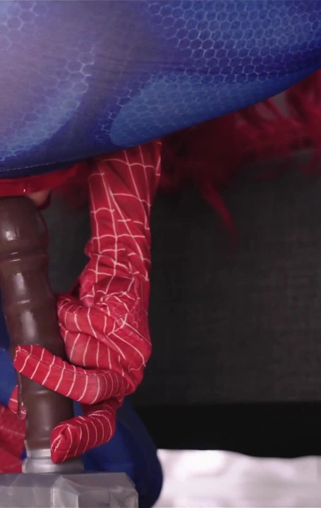 Örümcek kadın ve ıslak muhtaç örümcek delikleri. Thor'un çekiç kremi