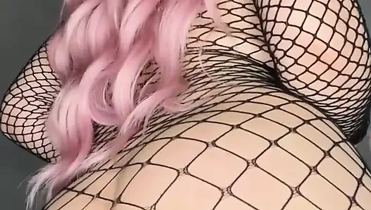 Ateşli kız osuruyor