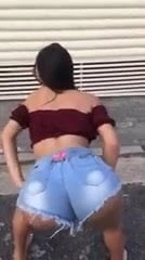 Transsexual brasileira novinha dancando funk