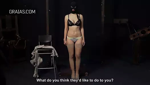 Köle büyük memeler tokatladı ve sıkılmış