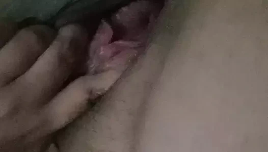 Göğüslerimi kendim emiyorum