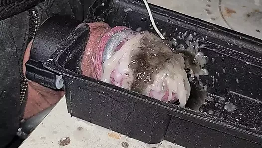 Yeni oyuncak ve işkence