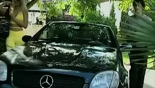 Test sürüşünden sonra, Mallorca'daki en ateşli piliç sikiliyor. O sadece mükemmel