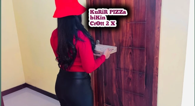 Pizzacı kız tüketici tarafından 2 kez sikiliyor