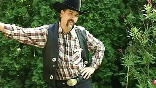 Üvey kız üvey babasıyla ormana gidiyor