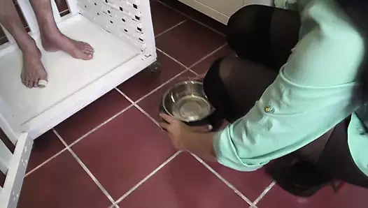 Yaşlı sidik içen köle