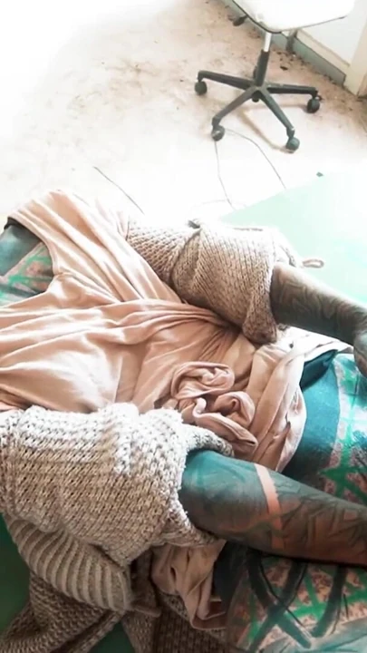 Terk edilmiş binada birden fazla kadın orgazmı ile bakış açısı sikişi | Klip 2