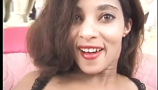 Afrikalı piliç harika üçlü grup sekste aynı anda iki siyah yarağı alıyor