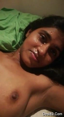 Sevimli kız arkadaşın yüzüne boşalıyor