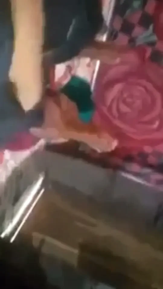 Üvey oğul üvey annenin amını sikiyor.