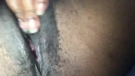 Kıllı amcığımla oynuyorum