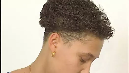 Afrikalı kadın Mastürbasyon ile the yeni oyuncaklar