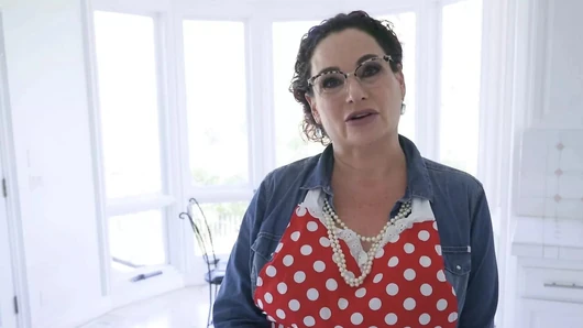 Finding sexy pics of a MILF and using her