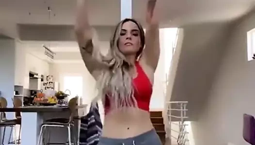 Jojo aka joanna levesque evde dans ediyor ve twerk yapıyor