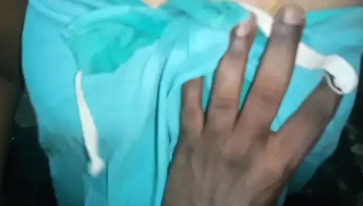 Hintli kadın erkek arkadaşıyla porno çekiyor