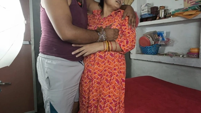 Erkek arkadaşım geceleri evime geldi ve beni sikerek tatmin etti, çok eğlendim!