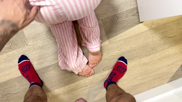 Aptal üvey anne boşaltmak için çamaşır makinesine sıkıştı