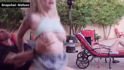 Annen orada, üvey kızının istediğini yapamazsın.