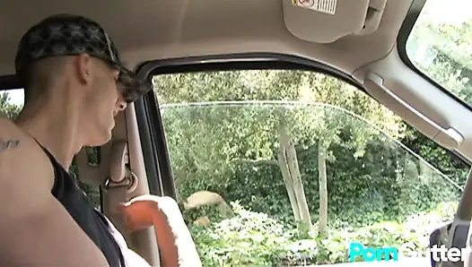 Büyük yarak Asyalı sürtük Jessica Bangkok'un sikini sikiyor