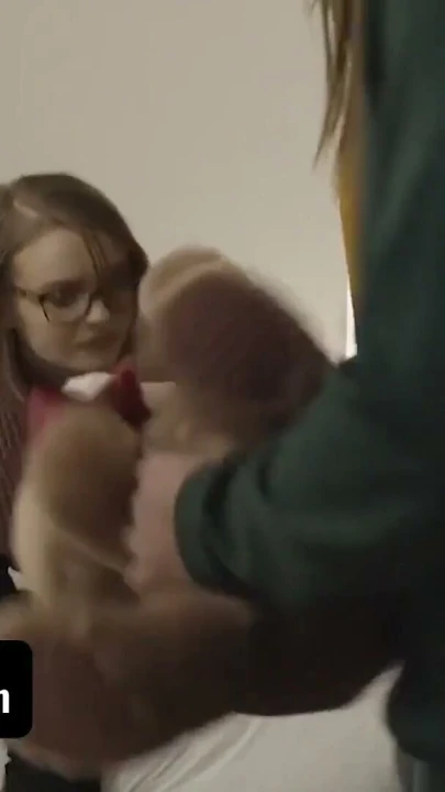 Familystrokes - sapık üvey anne ve üvey baba yaramaz üvey kızları Jessae Rosae'nin seks sırrını ortaya çıkarıyor | Klip 1