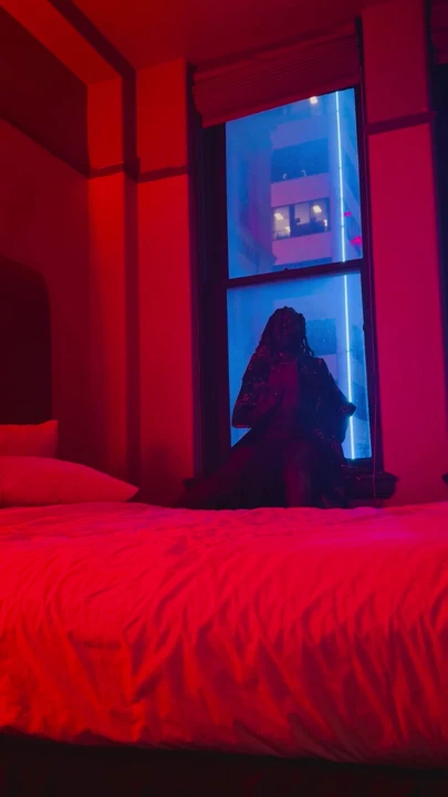 Aldatan zenci evli kadın oğullarının beyaz koçu tarafından amını yiyor.