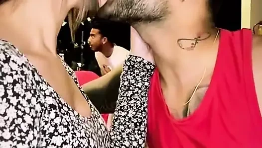 Sıcak kız öpüşme