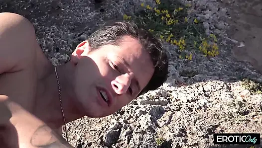 Spontane Seks Yol Kenarı Aç MILF Her Şeyini Veriyor