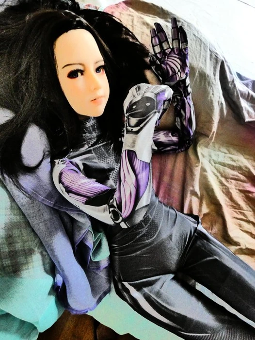 Aly cyborg sexdoll utançla fışkırtana kadar parmaklı alır