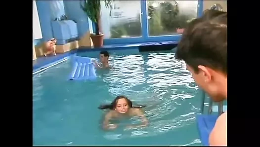 Karma in: açık bacaklı büyük memeler