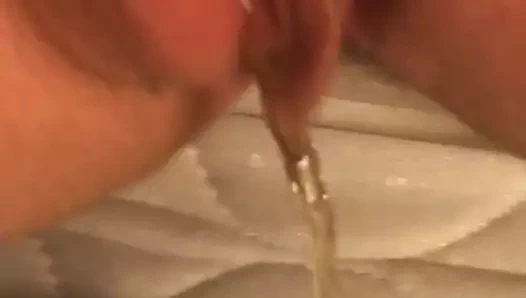 Evelle kapatmak işemek üzerinde mirror