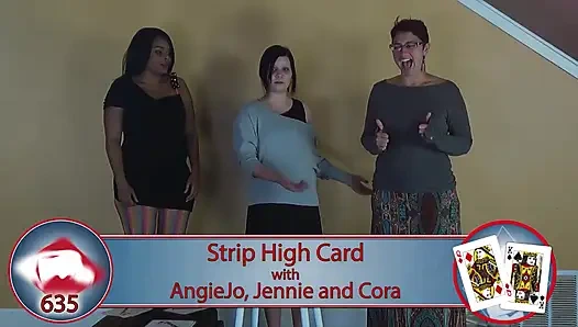 Striptiz Yüksek Kart kazananları hemen memelere odaklanıyor